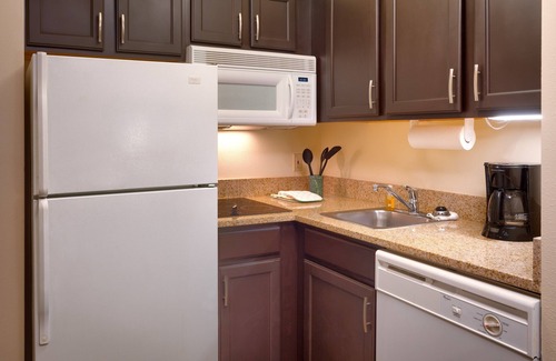 Peoria Appartement | King Suite. Free Breakfast. Pool & Hot Tub. Great for Business Travelers!