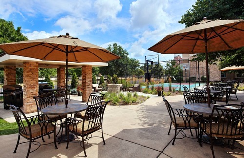 Peoria Appartement | King Suite. Free Breakfast. Pool & Hot Tub. Great for Business Travelers!