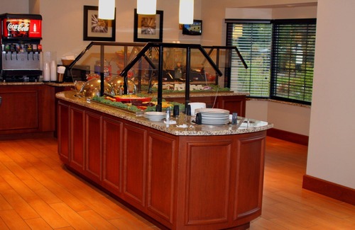 Liverpool Copropriété | King Suite Near Syracuse University | Free Breakfast + Fitness Center