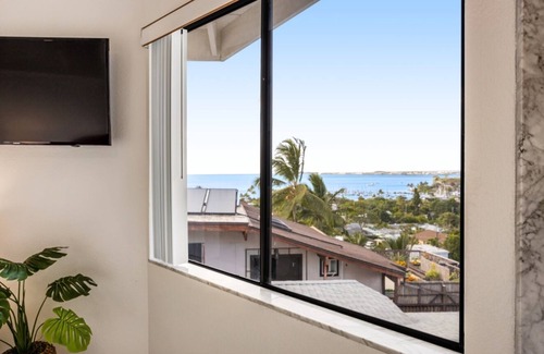 Kaneohe Villa | King Suite Oasis: Unwind with Jacuzzi & Bay Views (Unit B)