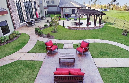 Longview Copropriété | Suite King avec douche accessible en fauteuil roulant. Petit déjeuner gratuit. Piscine intérieure et bain à remous.