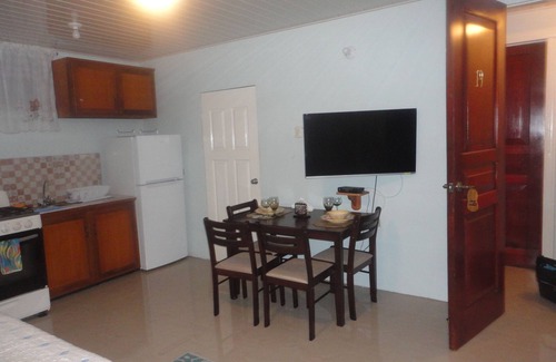 Carnbee Hôtel | King Suite with Kitchenette at Bellissimo