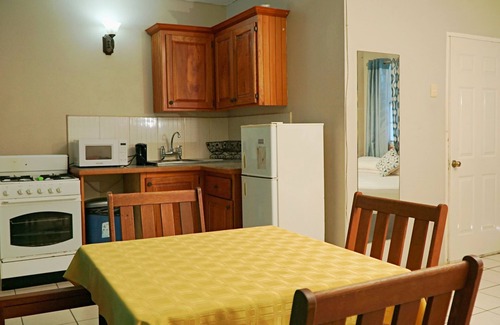 Carnbee Hôtel | King Suite with Kitchenette at Bellissimo