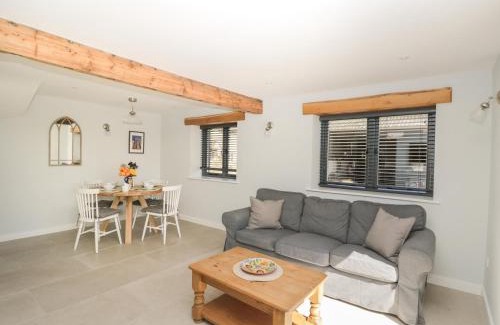 South Leigh Maison | Kingfisher, 2 The Old Stables