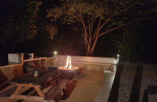 Thorny Bush Game Reserve Maison | Kingfisher Creek Safari Cottages