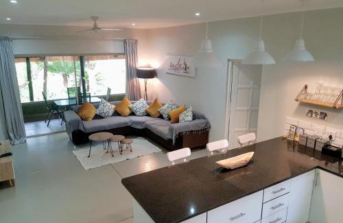 Thorny Bush Game Reserve Maison | Kingfisher Creek Safari Cottages
