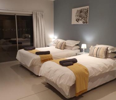 Thorny Bush Game Reserve Maison | Kingfisher Creek Safari Cottages