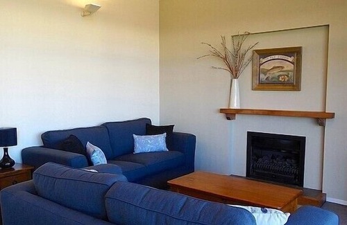 Okere Falls Cottage | Kingfisher - Hamurana Holiday Home, HAMURANA