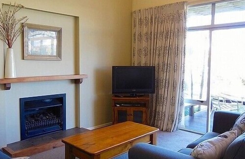 Okere Falls Cottage | Kingfisher - Hamurana Holiday Home, HAMURANA
