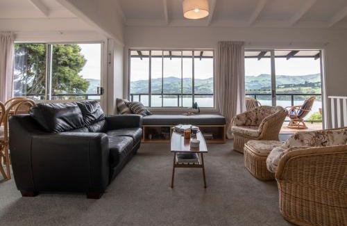 Akaroa Maison | Kingfisher's Perch - Takamatua Holiday Home