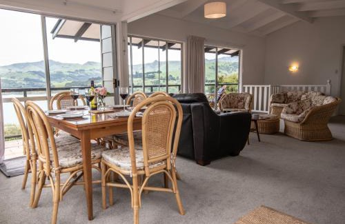 Akaroa Maison | Kingfisher's Perch - Takamatua Holiday Home