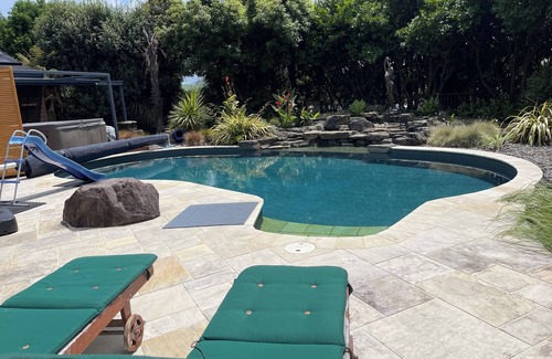 Omanawa Maison | Kingfisher Studio - Tauranga Holiday Escape