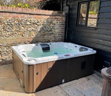 Great Saling Maison | Kings Barn - English Countryside Retreat