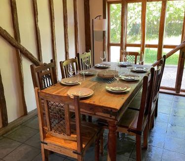 Great Saling Maison | Kings Barn - English Countryside Retreat