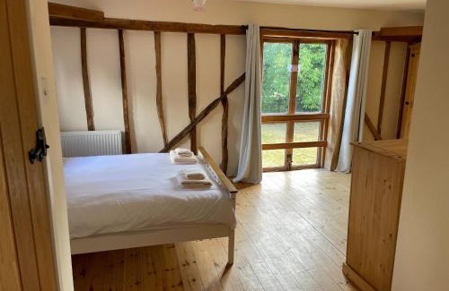 Great Saling Maison | Kings Barn - English Countryside Retreat