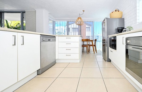Moreton Bay Region Appartement | Kings Beach, only 30 metres to beach and shops!