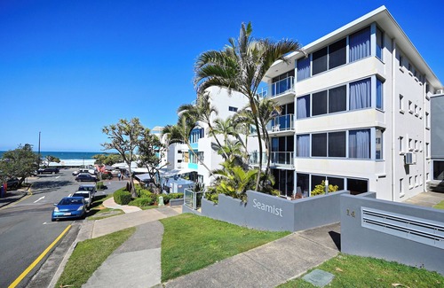 Moreton Bay Region Appartement | Kings Beach, only 30 metres to beach and shops!