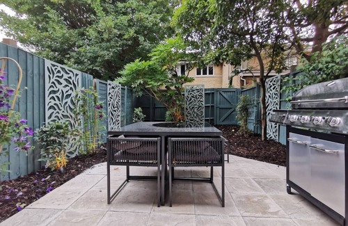 Camden Town Maison | 4 BR House w/ Garden and Parking at Regants Canal