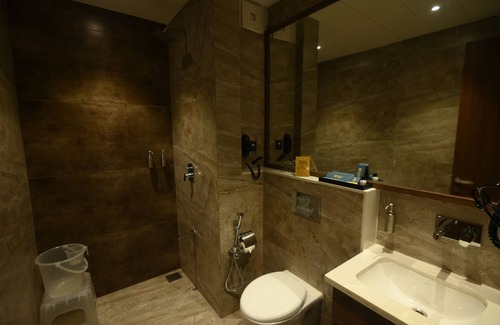 Somnath Hôtel | Kings Kraft Tremezzo Inn Somnath