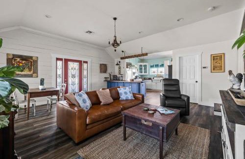 Boerne Maison | Kingsby Cottage - 1 Bedroom w Mountain views