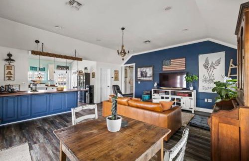 Boerne Maison | Kingsby Cottage - 1 Bedroom w Mountain views