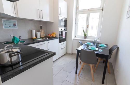 Favoriten Appartement | Kingsize Bedroom Apt Central Station Wien