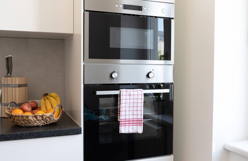 Favoriten Appartement | Kingsize Bedroom Apt Central Station Wien