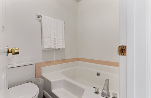 Kingsland Maison | Kingsland Cove - 2 bed 2 bath Ensuite with High Speed Internet