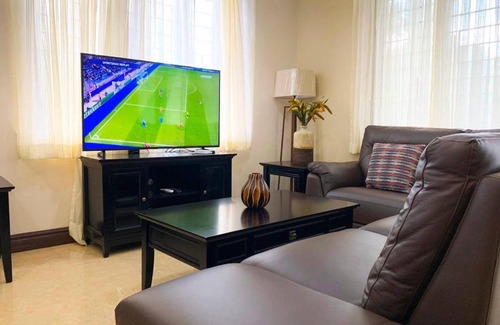 Eastwood Park Maison | Kingston City View Vacation Stay 2