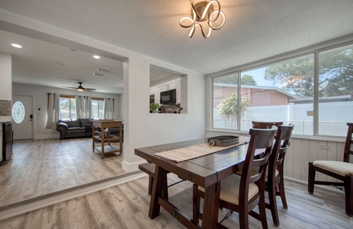 Disston Heights Maison | Kingston - House in St. Petersburg. Close to downtown & the beach! Dog friendly