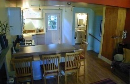 Irvington Maison | KInley Manor Loft Apartment.Portland's Most Talked About, Well-Kept Secret!
