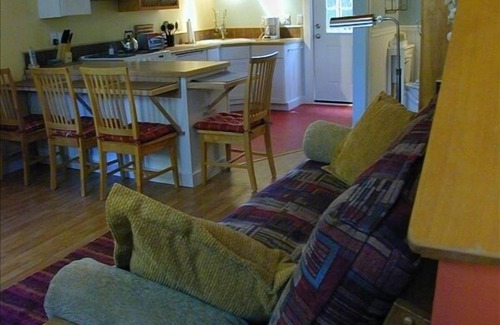 Irvington Maison | KInley Manor Loft Apartment.Portland's Most Talked About, Well-Kept Secret!