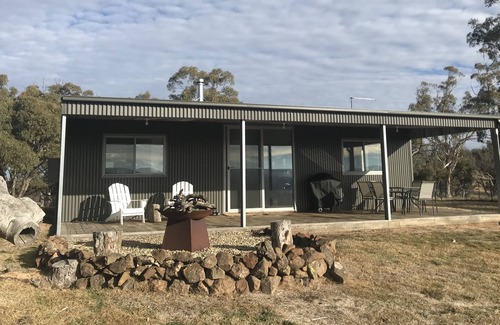 Maffra Maison | Kinross Cottage - un séjour de ferme autonome idyllique à Bungarby, NSW.
