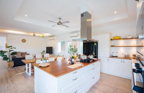 Hua Hin Appartement | Kira Japandi Escape with Sauna & Rooftop cinema