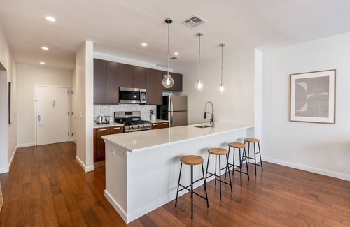Central Business District Appartement | Kislak 302 Spacious 1BR in Heart of Downtown