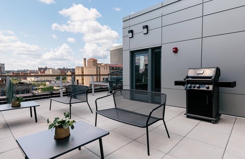 Central Business District Appartement | Kislak 302 Spacious 1BR in Heart of Downtown