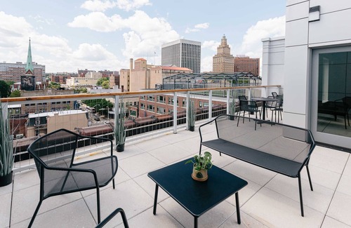 Central Business District Appartement | Kislak 403 Luxurious 2BR Retreat Above the City