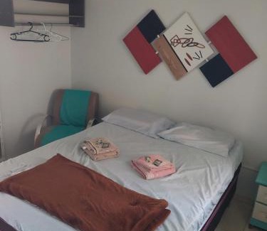 Maringa Appartement | Kit Net 5 azul cama casal