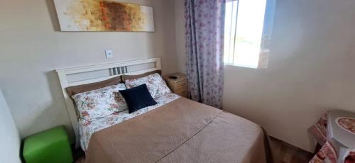 Torres Maison | KITNET S4 em TORRES-RS - Confortável com cama casal box, cama de solteiro bicama, televisão, geladeira, micro-ondas, chaleira elétrica, ar-condicionado split - Anfitriã Superhost no BnB