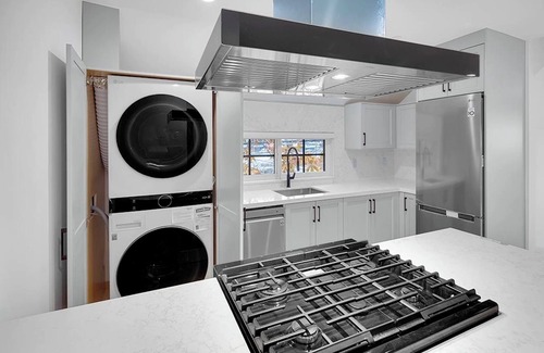 Kitsilano Maison | Home in the Heart of Kitsilano - Steps from the beach!