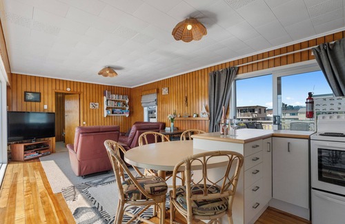 Waihi Beach Maison | Kiwi Beach Bach - Waihi Beach Holiday Home