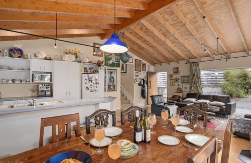 Onemana Maison | Kiwi Charmer - Onemana Holiday Home