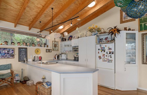 Onemana Maison | Kiwi Charmer - Onemana Holiday Home