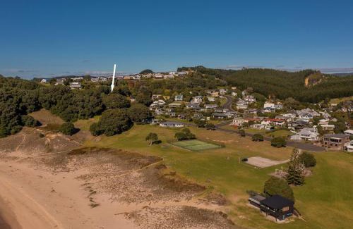 Onemana Maison | Kiwi Charmer - Onemana Holiday Home