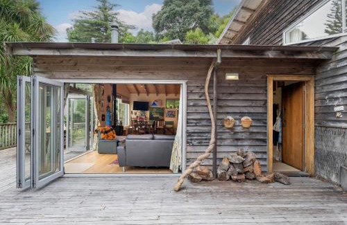 Onemana Maison | Kiwi Charmer - Onemana Holiday Home
