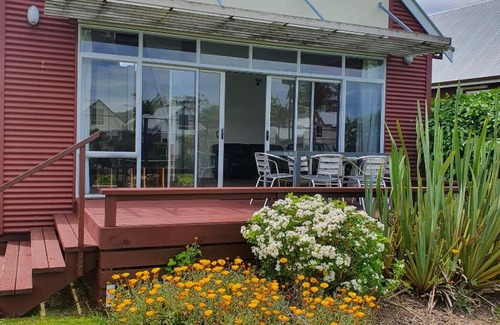 Mourea Maison | Kiwi on the Lake 3 bedroom,Chalet Villa