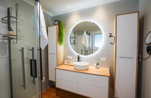 Ngongotaha Maison | Kiwi Retreat By Aotearoa Escapes