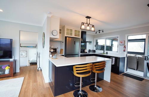 Hamurana Maison | Kiwi Retreat by Aotearoa Escapes