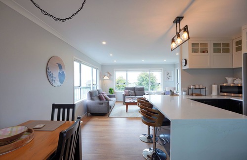 Hamurana Maison | Kiwi Retreat by Aotearoa Escapes