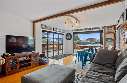 Waihi Beach Maison | Kiwiana Bach - Waihi Beach Holiday Home